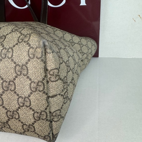 GUCCI GG Supreme Monogram Medium Zippered Shopping Tote Dark Brown. - Picture 8 of 16